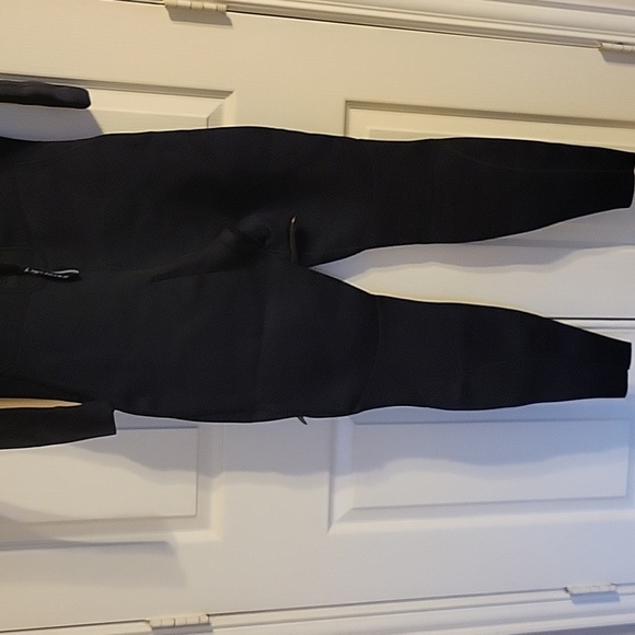 Men's Black Neoprene Wetsuit NWT - Picture 9 of 16